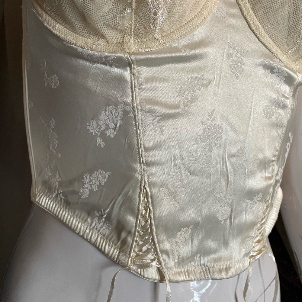 Sold. 36B corset ivory - Picture 3 of 12
